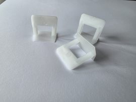 Szintezőtalp 2 mm fehér színű 100 db/csomag